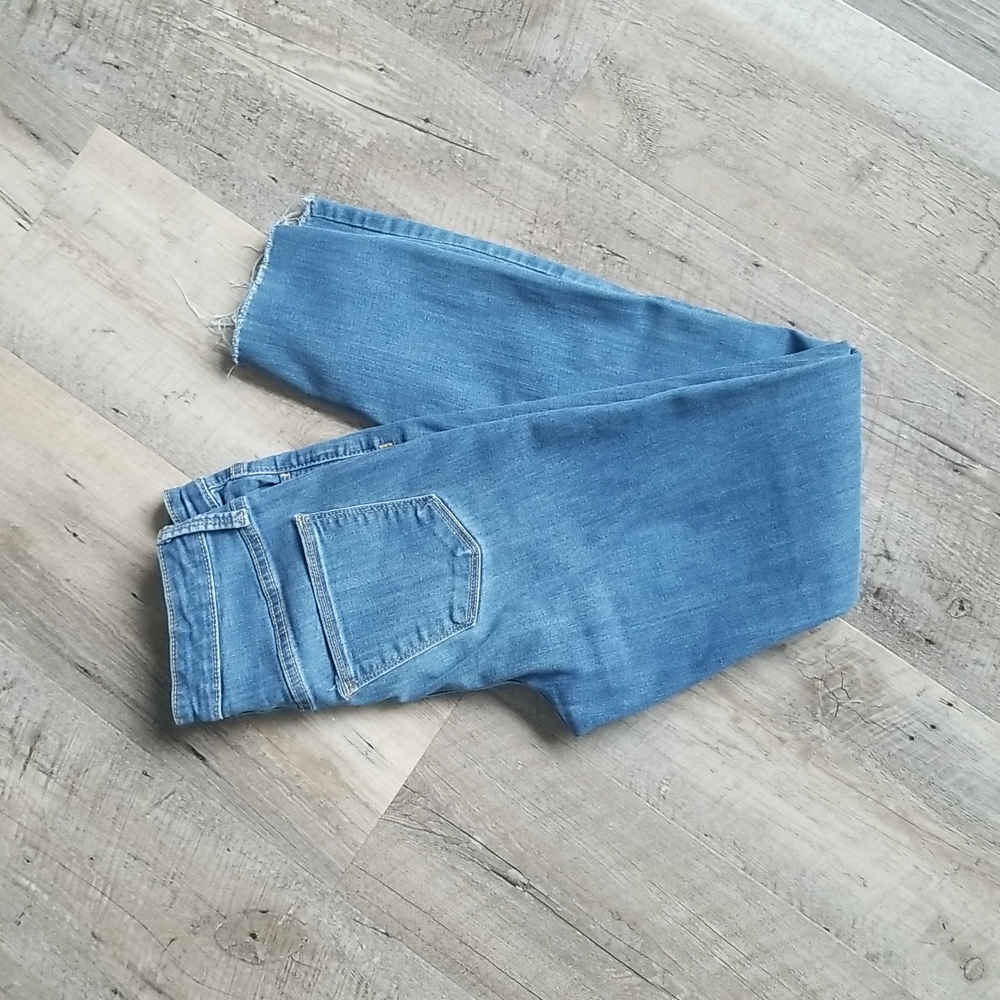 Universal Thread High Rise Skinny Crop Jean size 0/25